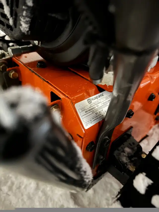 Souffleuse husqvarna ST-327 P hydrostatique  in Lawnmowers & Leaf Blowers in Québec City - Image 7