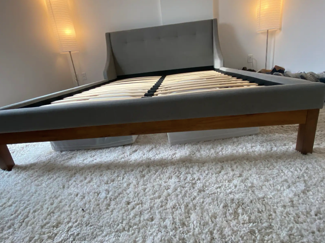 Bed Frame + base Queen size | Cadre de Lit avec sommier in Beds & Mattresses in City of Montréal - Image 7