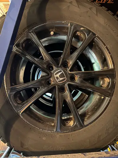 Honda Wheels with Blizzak Winter Tires – Approx. 15,000 km Use Set of Honda OEM wheels mounted with...