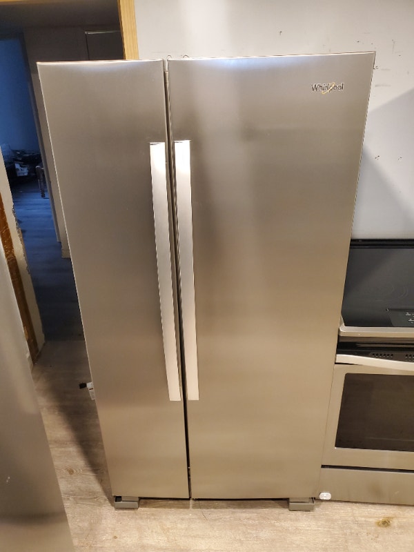 2022!! WHIRLPOOL STAINLESS STEEL 33" FRIDGE & 30" ELECTRIC STOVE