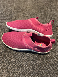 Speedo pink water shoes size 3