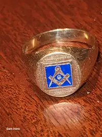 Masonic swivel ring from UK 