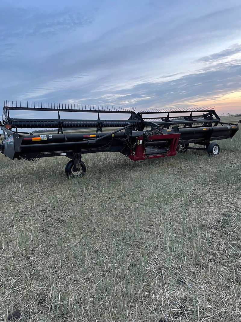 962 Macdon 35’ with 88 series Farming Equipment Regina Kijiji