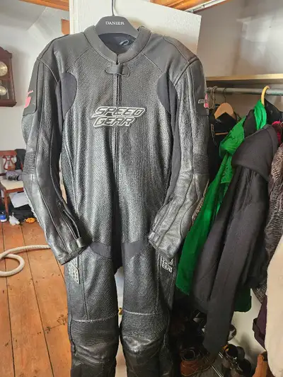 Done with riding. All mens sizes Leather Suit, size 42, no issues $200 AlpineStars Faster4, size 10....