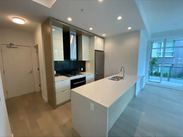 Vancouver Air-conditioning 2-Bed 2-Bath with Den Condo Unit