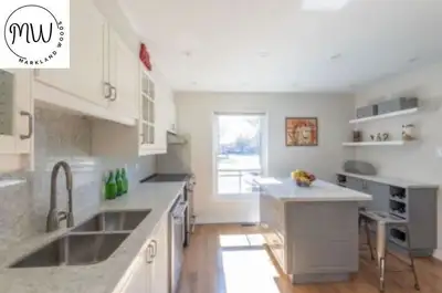 Welcome to this beautifully renovated modern townhouse offering the perfect blend of comfort and sty...