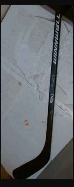 Winnwell Wood Hockey Stick Rxw1 Regular Blade Junior Left PS119 in Hockey in Peterborough - Image 2