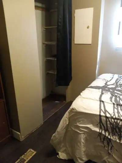Room available in a Mobile home in Noth west Calgary. Includes all utilities. Must like animals 1 la...