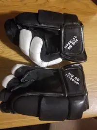 CCM youth hockey gloves