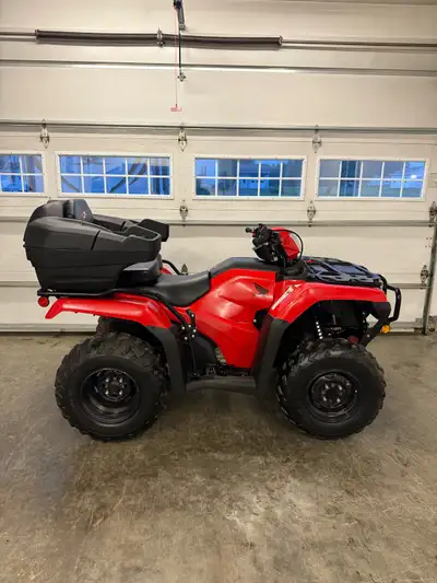 2022 honda foreman 520. New speedo but millage is around 1500 km. Still on like new original tires....