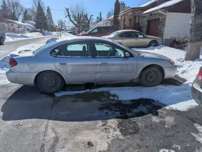 3L V6 Vulcan La voiture fonctionne et roule bien. Elle a un peu de rouille sur la carrosserie. Elle...