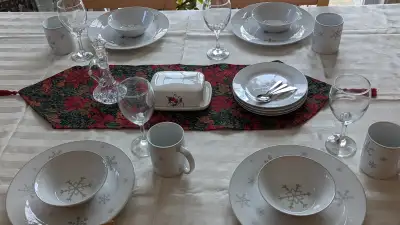 Vaisselle et autres accessoires pour Noël, View more