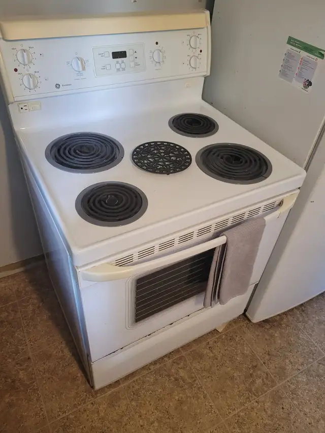 Poêle, fourneau, réfrigérateur, frigo in Refrigerators in Laurentides - Image 3