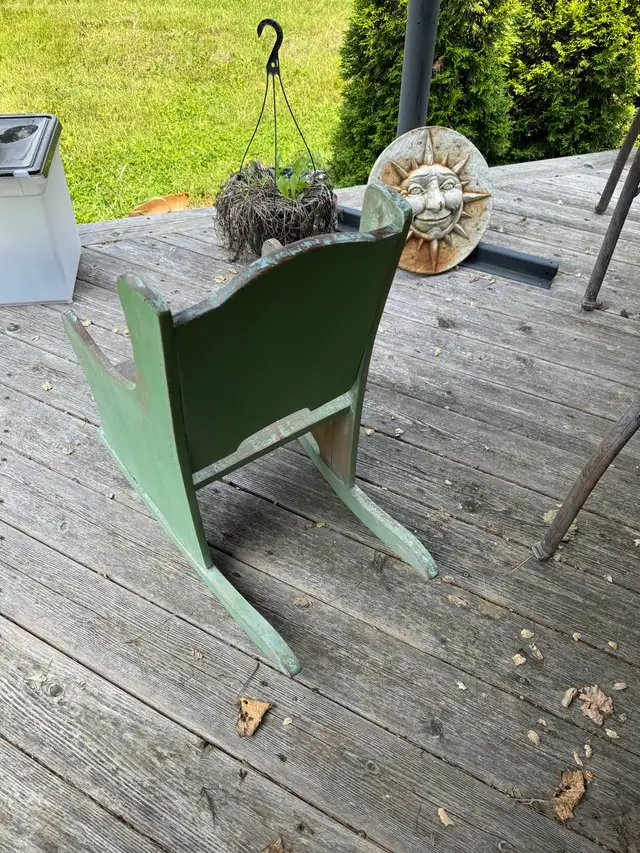 Antique child’s solid wood rocking chair excellent in Chairs & Recliners in Napanee - Image 4