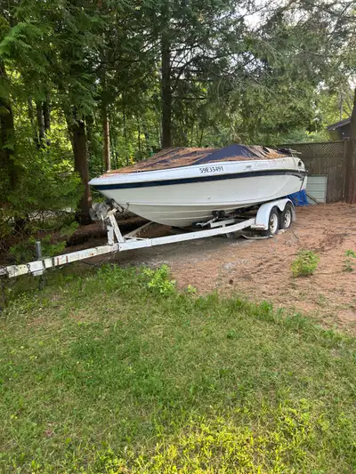 2000 20’ Celebrity 200 bowrider seats 11. 200 HP mercury inboard outboard engine runs great low hour...