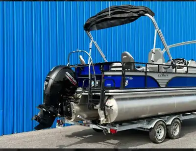 Je vends mon magnifique ponton Lowe 23 pieds, équipé d'un moteur Mercury 150 HP, parfait pour la pêc...