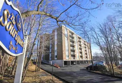 2 Bedroom Corner Unit Lake Banook Views