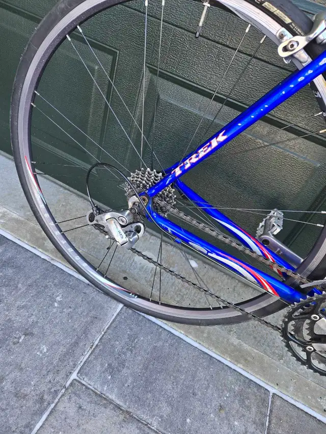 Trek SLR road bike  in Road in Barrie - Image 9