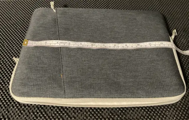 Padded iPad/ Laptop sleeve in Laptop Accessories in Markham / York Region - Image 6