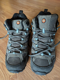 NEW Merrell Women’s J06064 High-Rise Hiking Boots