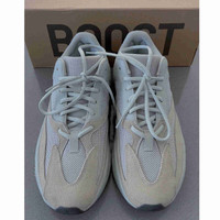 yeezy 700, size US 10