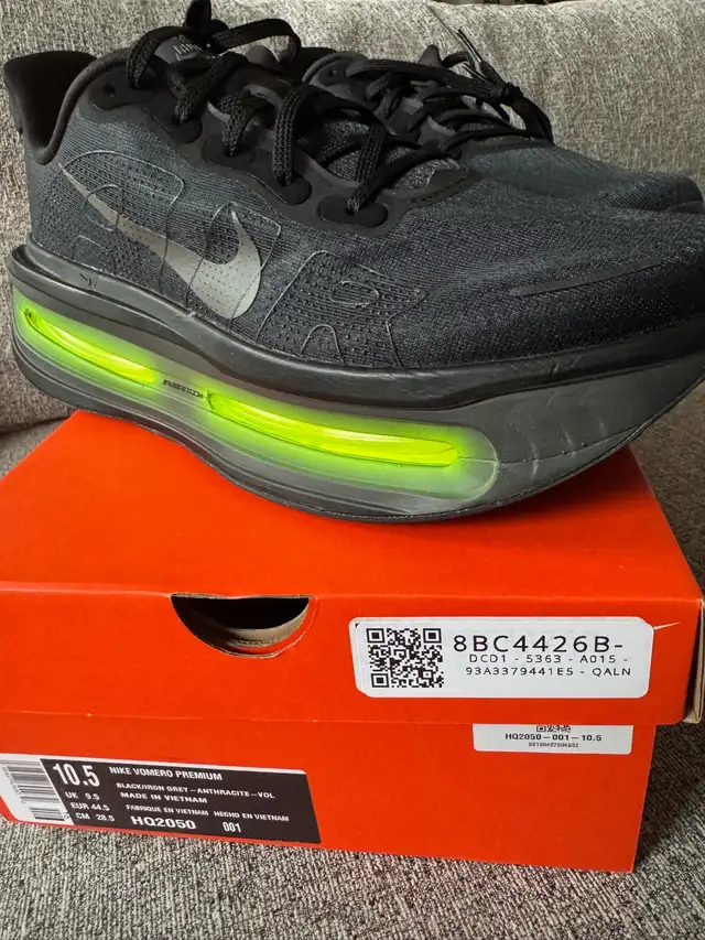 Nike Vomero Premium Black Iron Grey. Men’s 10.5 in Men's in City of Toronto - Image 2