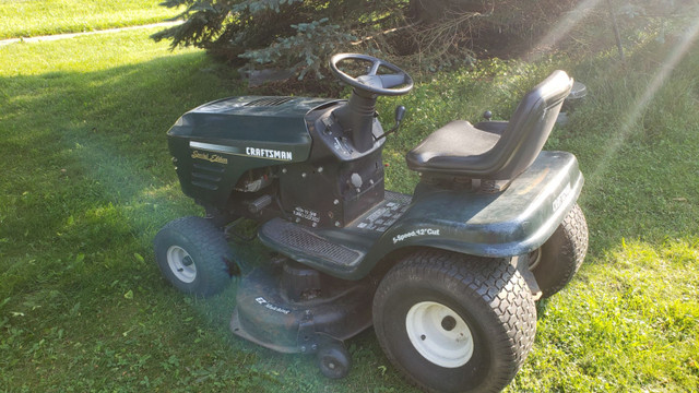 Craftsman riding mower in Lawnmowers & Leaf Blowers in London