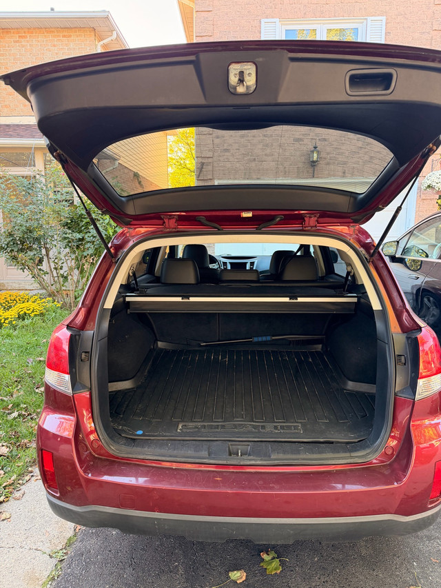 2011 Subaru outback in Cars & Trucks in Markham / York Region - Image 4