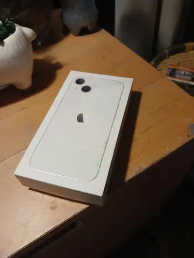 Iphone 13 white /256G Unlocked ,no scratch, View more