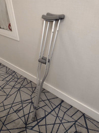 Crutches adjustable aluminum like new