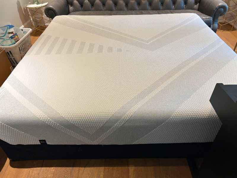 King TempurPedic Mattress 2.0 Medium Hybrid Beds & Mattresses