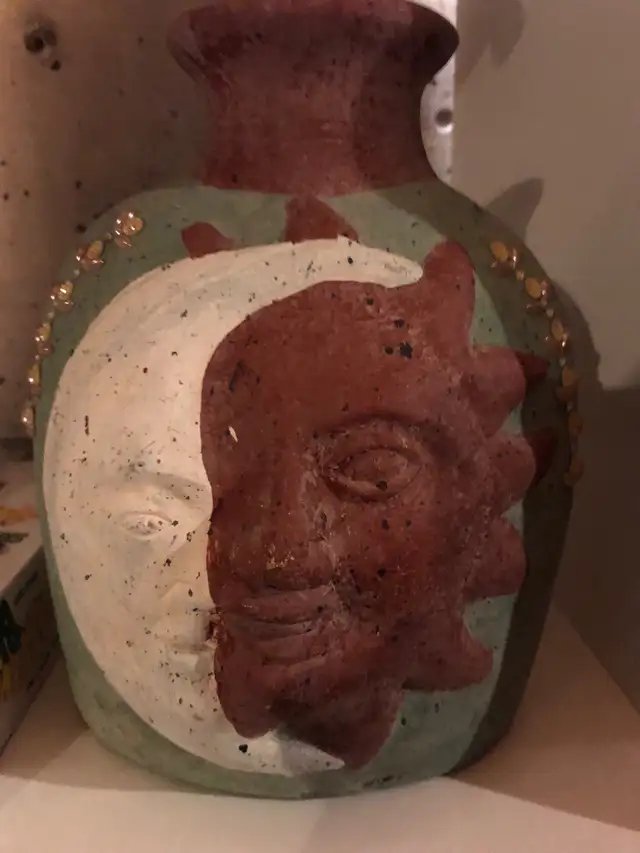 Sun and Moon Vase in Arts & Collectibles in Calgary - Image 3
