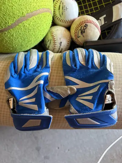 Easton Youth Medium Baseball Batting Gloves, View more
