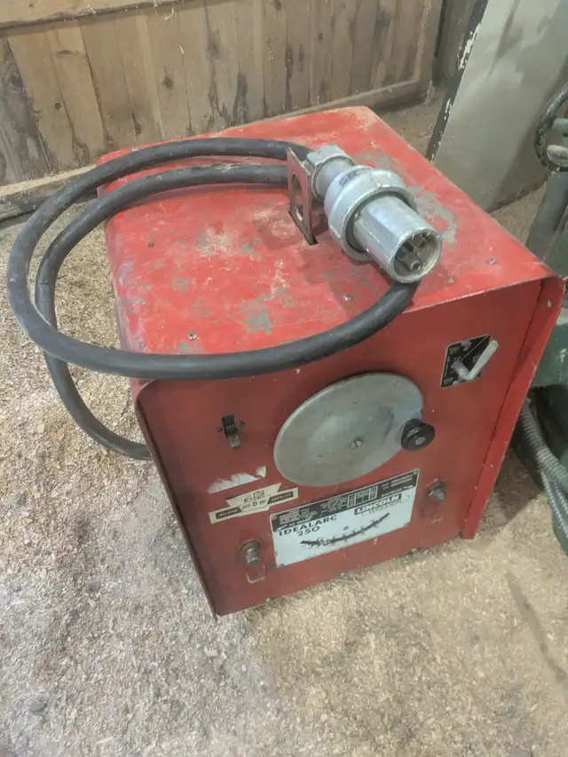 Lincoln Electric Idealarc 250 Welder in Power Tools in Barrie - Image 2