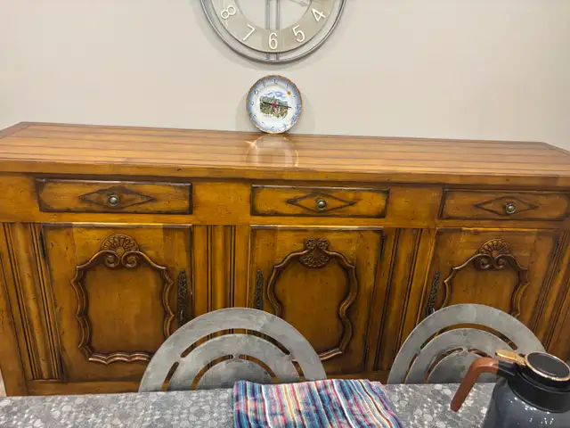 Vintage 8ft  wood buffet in Hutches & Display Cabinets in City of Toronto - Image 3