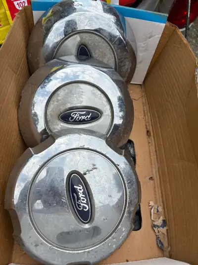 Think they were on a 2005 Ford F-150, can't see they'd have changed much over years. 6 bolt pattern....