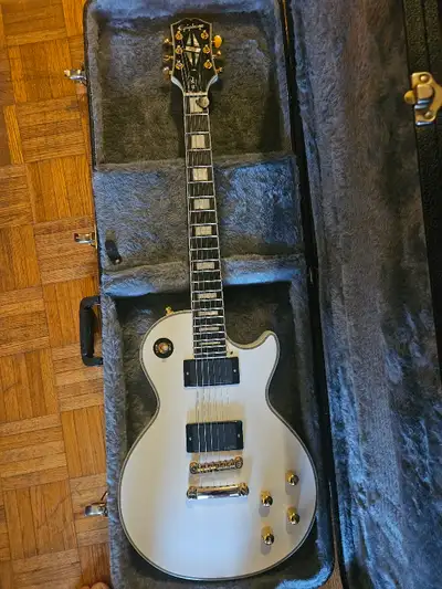 Epiphone Les Paul Custom w/Emgs and hardcase, View more