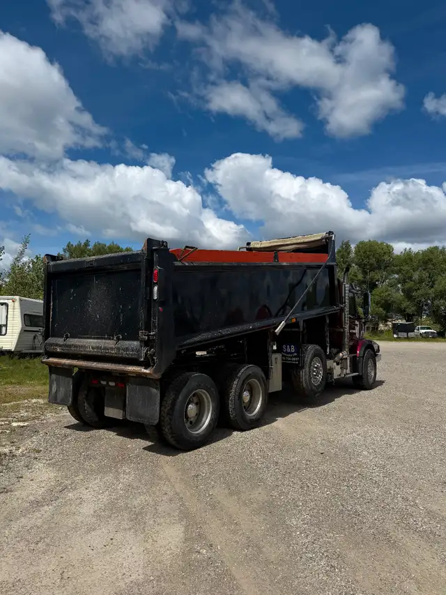 2022 Volvo VHD dump truck in Heavy Trucks in London - Image 4