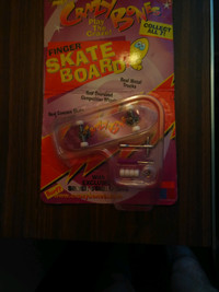 Crazy Bones ultra rare 1999 Finger Skate Board  sealed 