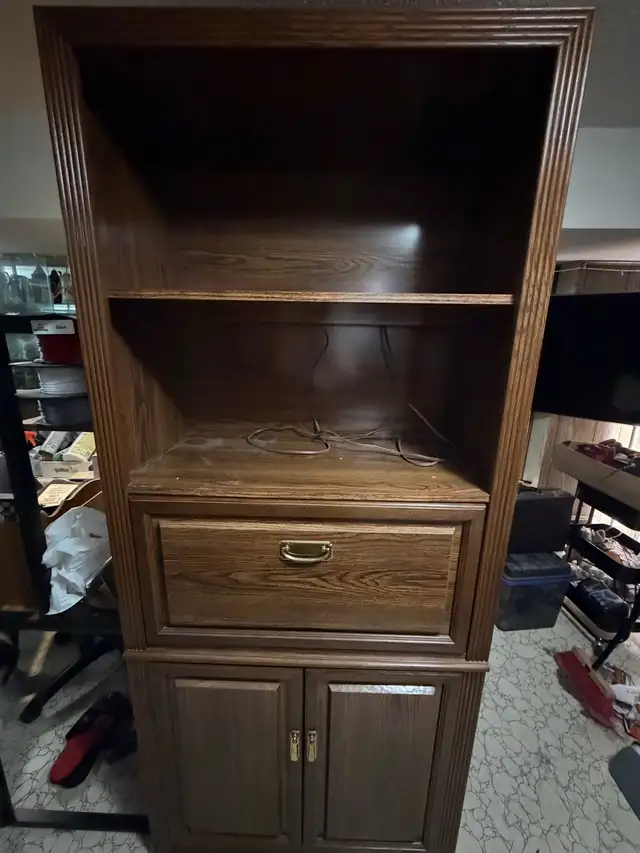 Wood Bookshelf in Bookcases & Shelving Units in Oakville / Halton Region - Image 2