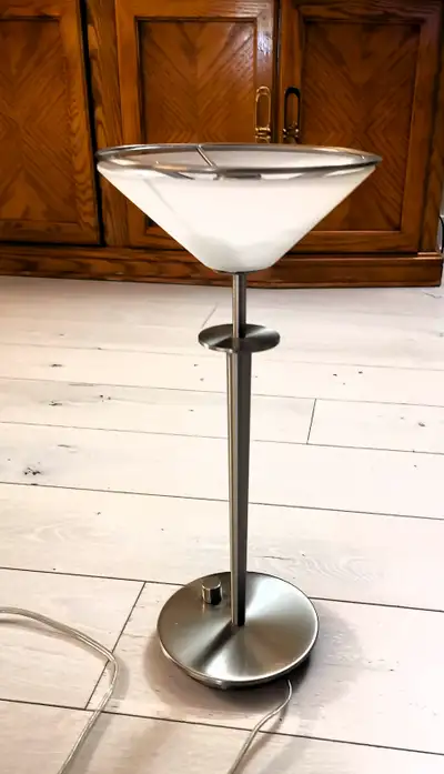 Modern Style Metal Table Lamp $35.00 Description Modern style metal table lamp, excellent condition....