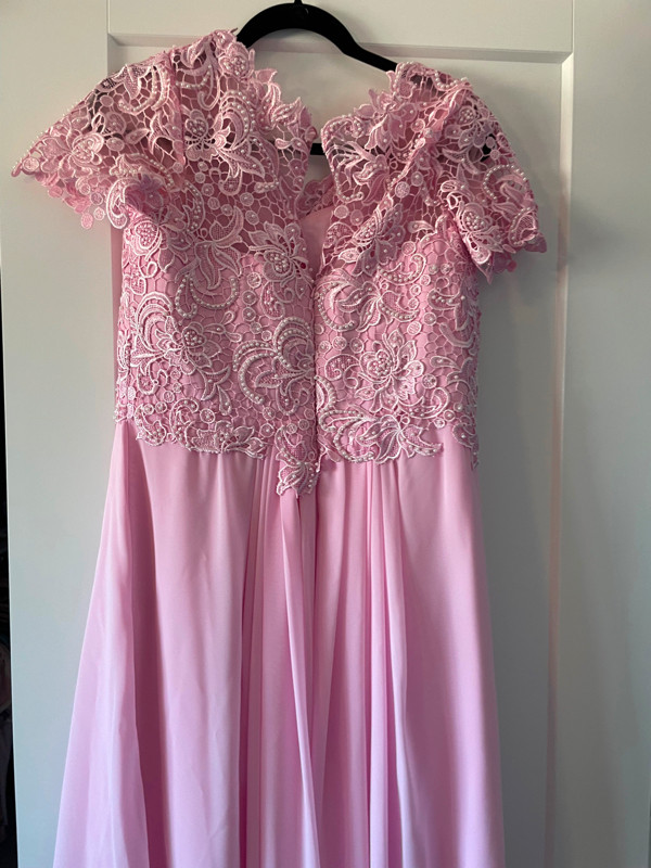 Candy Pink Women's Formal Gown dans Femmes - Robes et jupes  à Saskatoon - Image 3
