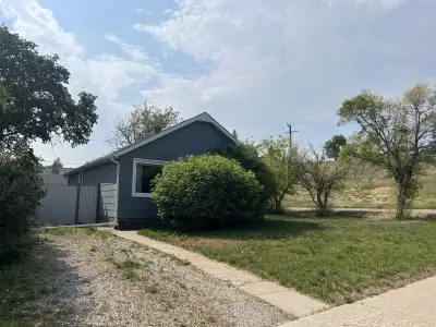 660 9th Ave NE Swift Current. 2 bedroom, 2 bath. Nearly finished basement. I live in Newfoundland. I...