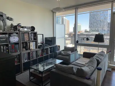 - Underground access to metro - Washer and dryer in unit - Stainless steel fridge, stove, dishwasher...