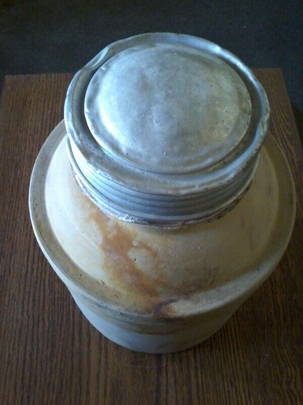 Rare Antique 1850 stone crock,pickling jar with sealer $120 in Arts & Collectibles in Cambridge - Image 4