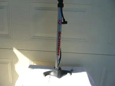 Pompe a air Schwinn. Noire/argent/rouge. Tres propre., View more