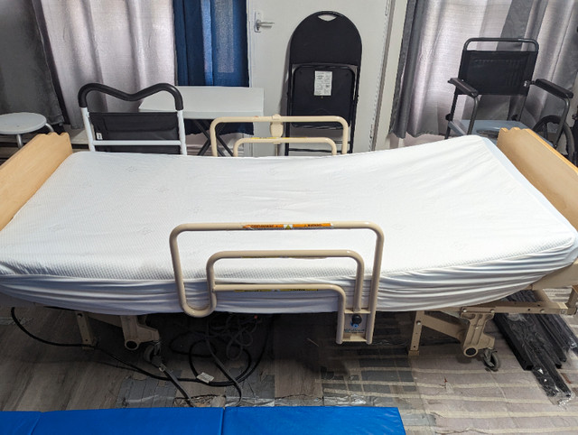 1  Electric hospital bed for sale. in Health & Special Needs in City of Toronto - Image 2