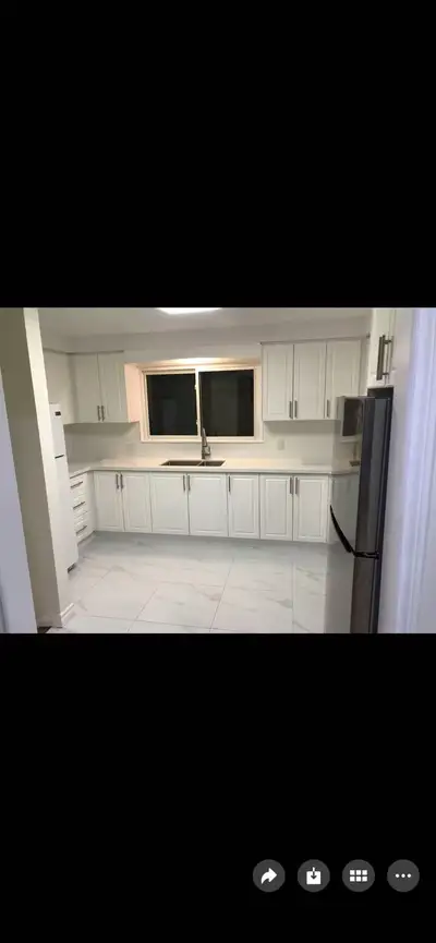 Bright and clean room for rent near McMaster University featuring hardwood flooring, a modern kitche...