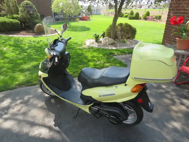 BENZHOU SAGA MOTORCYCLE in Scooters & Pocket Bikes in London - Image 2
