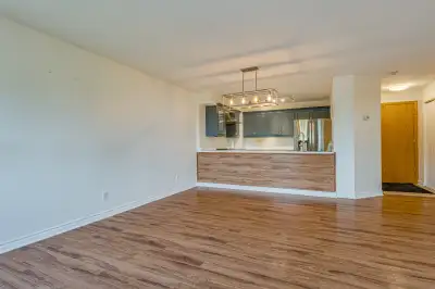 Grand Condo 2ch. à Dorval (électroménagers inclus)
